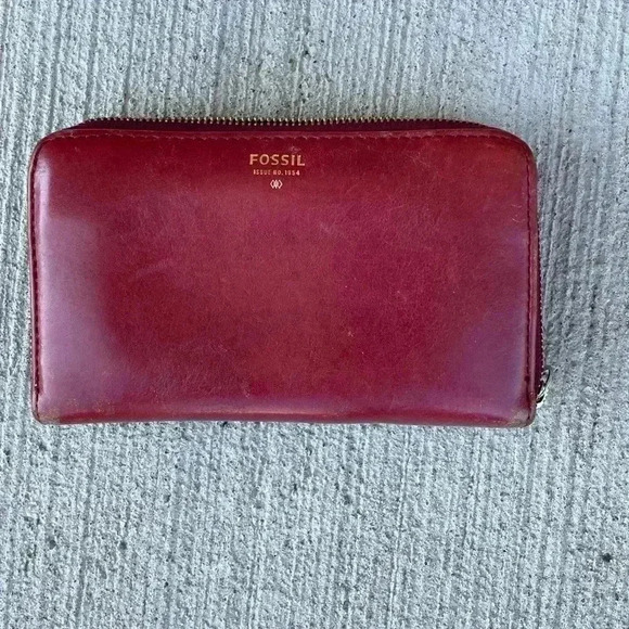 Vintage Fossil Wallet Red Leather Zip around Pocket Card Slots - Picture 1 of 7